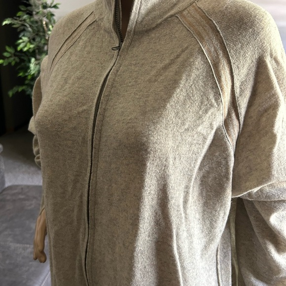 Hobie NWT Women’s Large Gray Lambswool & Nylon Zip Cardigan Sweater - Picture 4 of 10